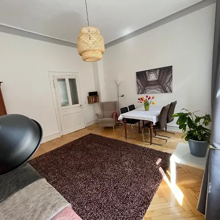 Апартаменты Haus Mittendrin Нойштадт-ан-дер-Вайнштрасе